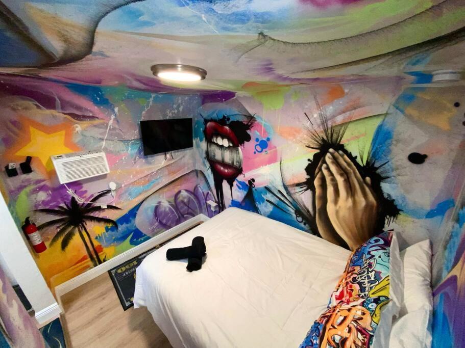 Cozy & Colorful Miami Art Canvas W/Hottub & Murals Exterior photo