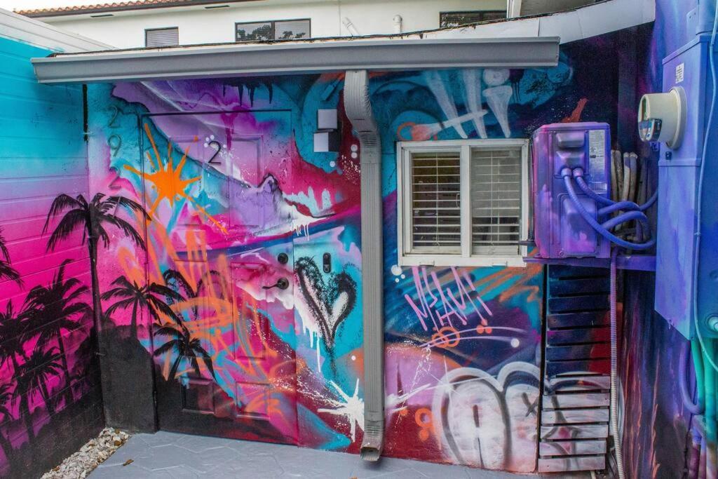 Cozy & Colorful Miami Art Canvas W/Hottub & Murals Exterior photo